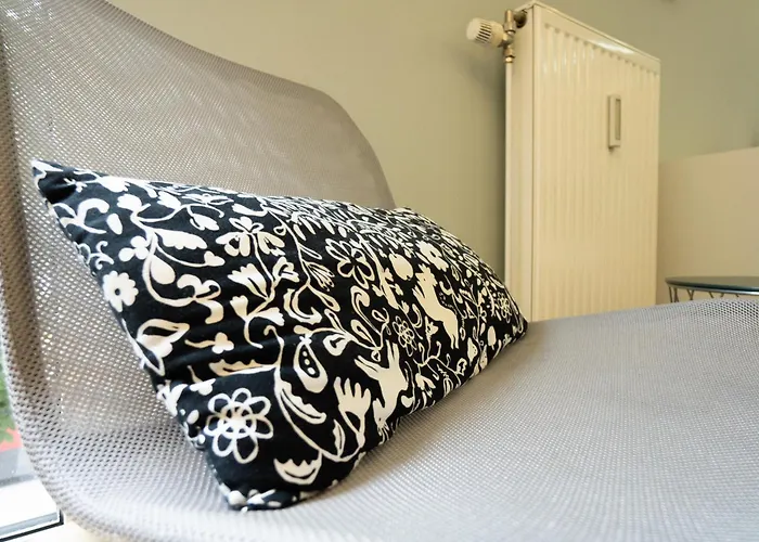 Modern With Queen-size Bed, Self Check-in K7