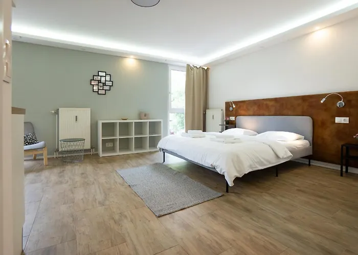 Modern With Queen-size Bed, Self Check-in K7